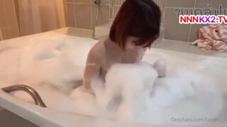 คลิปหลุดมาใหม่ Fangko_ok น้องฟางโกะอินฟลูสาวแว่นอาบน้ำเล่นฟองนมโผล่จุกสวย นอนแหกขาในอ่างให้แฟนจัดการจนเสียวหีโครตเด็ด