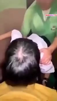 คลิปหลุดมาใหม่ ครูฝึกพละกับลูกศิษย์นักกีฬา รุมเย็ดนักเรียนหญิงในห้องน้ำ สลับกันก้มทำจนเด็กสาวครางระงมสวิงกิ้งโครตเสียว